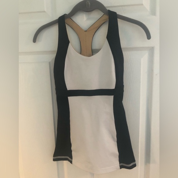 NWOT Lululemon Athletica size 0 Black and  White tank - Picture 1 of 12